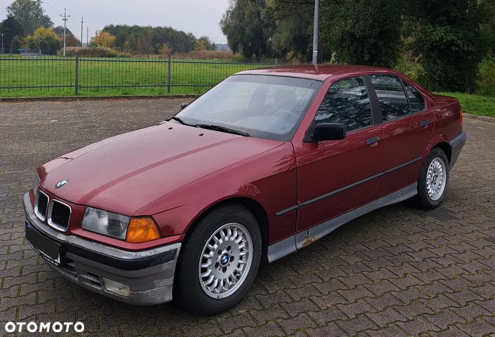 BMW Seria 3 318i Touring - 1
