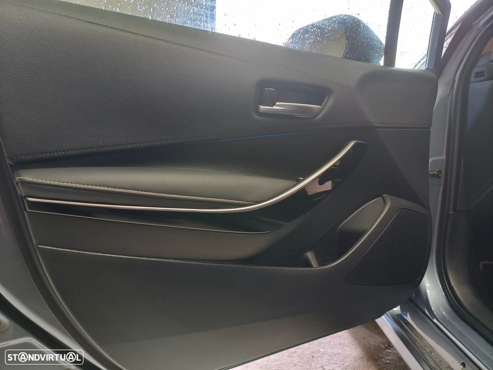 Toyota Corolla SD 1.8 Hybrid Luxury - 28
