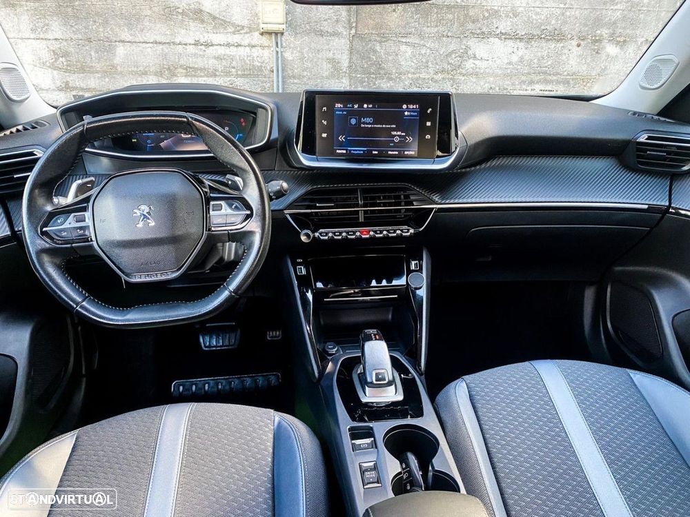 Peugeot 2008 1.2 PureTech Allure EAT8 - 10