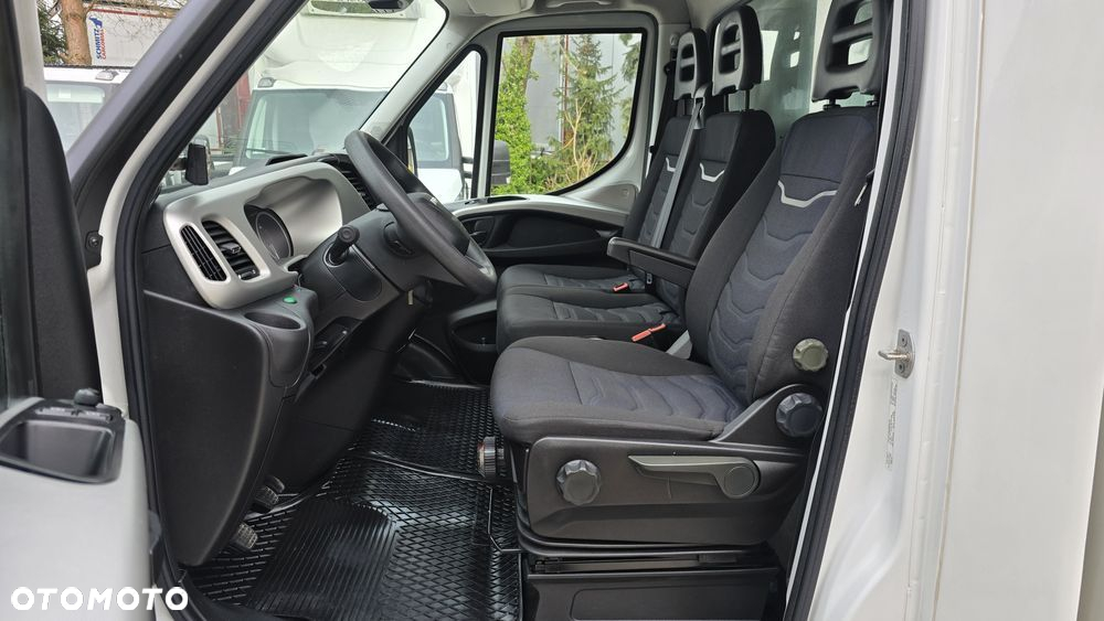 Iveco IVECO DAILY 3.0 180KM 50C18 ❗❗ ZABUDOWA IZOTERMA 12 EP / CARRIER XARIOS 500 / MROŹNIA -25 +25 GRZANIE / ZASILANIE ZEWNETRZNE /  NOWE OPONY / WINDA DHOLLANDIA 1000KG / NAVI + KAMERA COFANIA / RADAR / CHŁODNIA / SERWIS ASO / 50c15 50c18 35c18 72c18❗❗ JAK NOWY❗❗ - 28