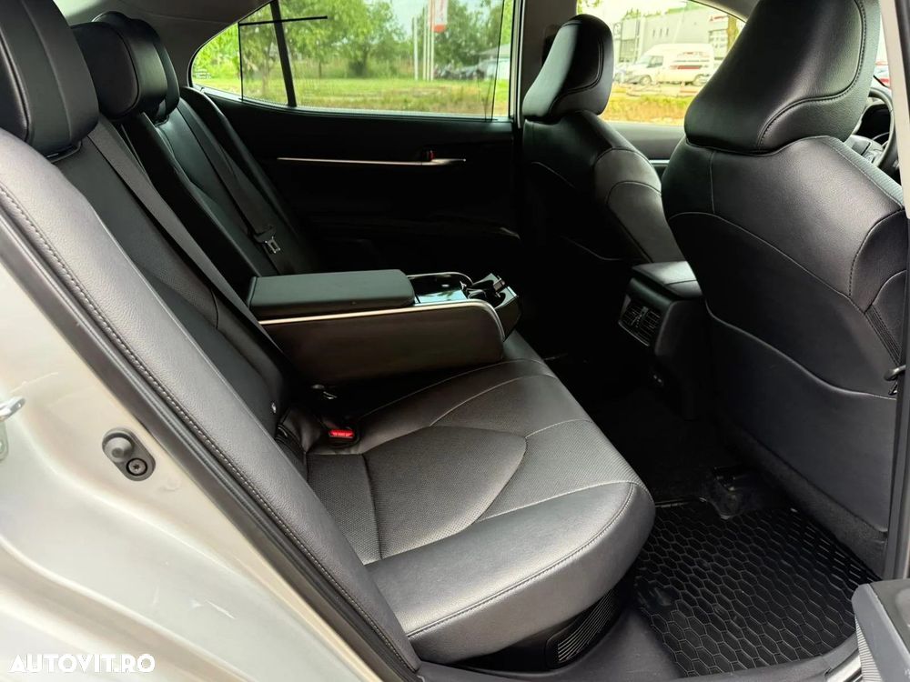 Toyota Camry 2.5 Exclusive - 19