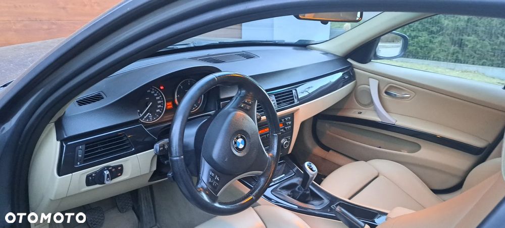 BMW Seria 3 318d DPF - 12