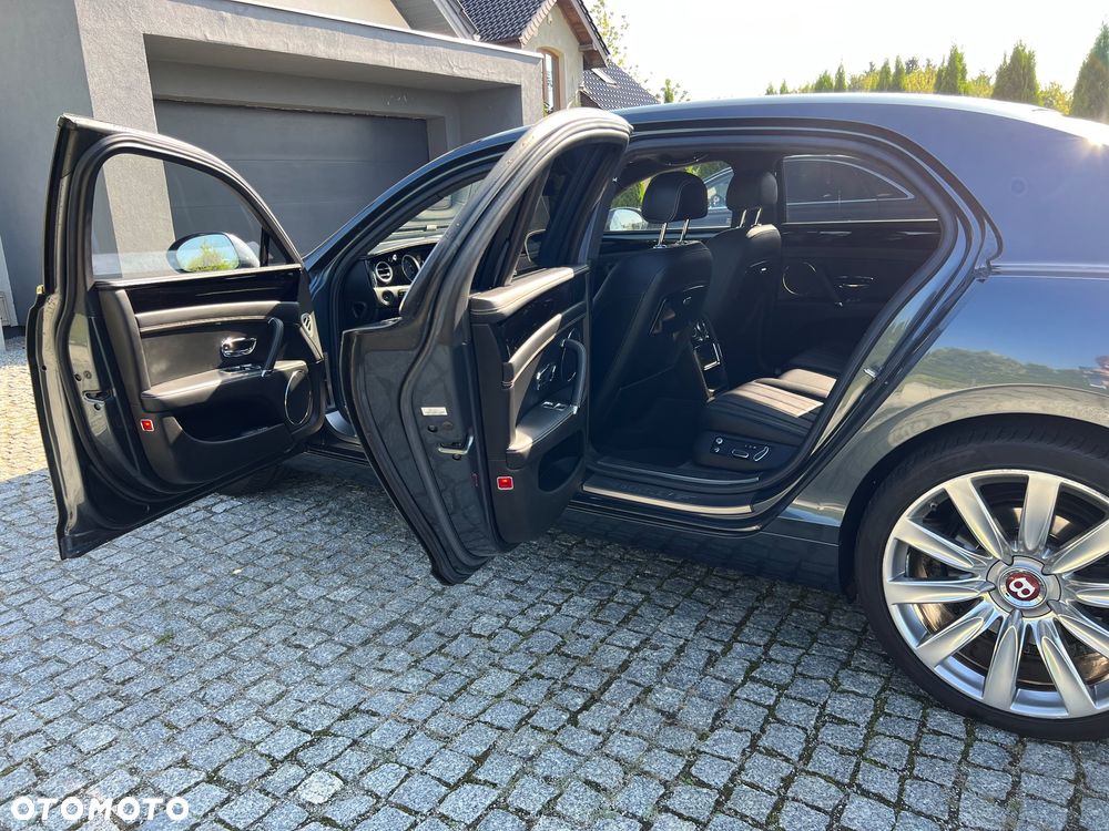 Bentley Flying Spur V8 - 8