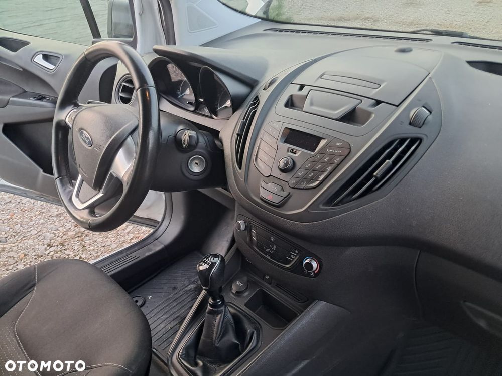 Ford Transit Courier - 22