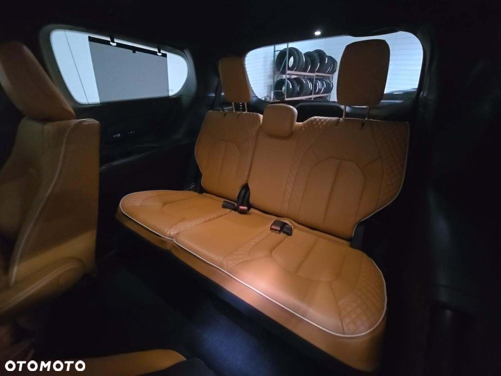 Chrysler Pacifica - 12