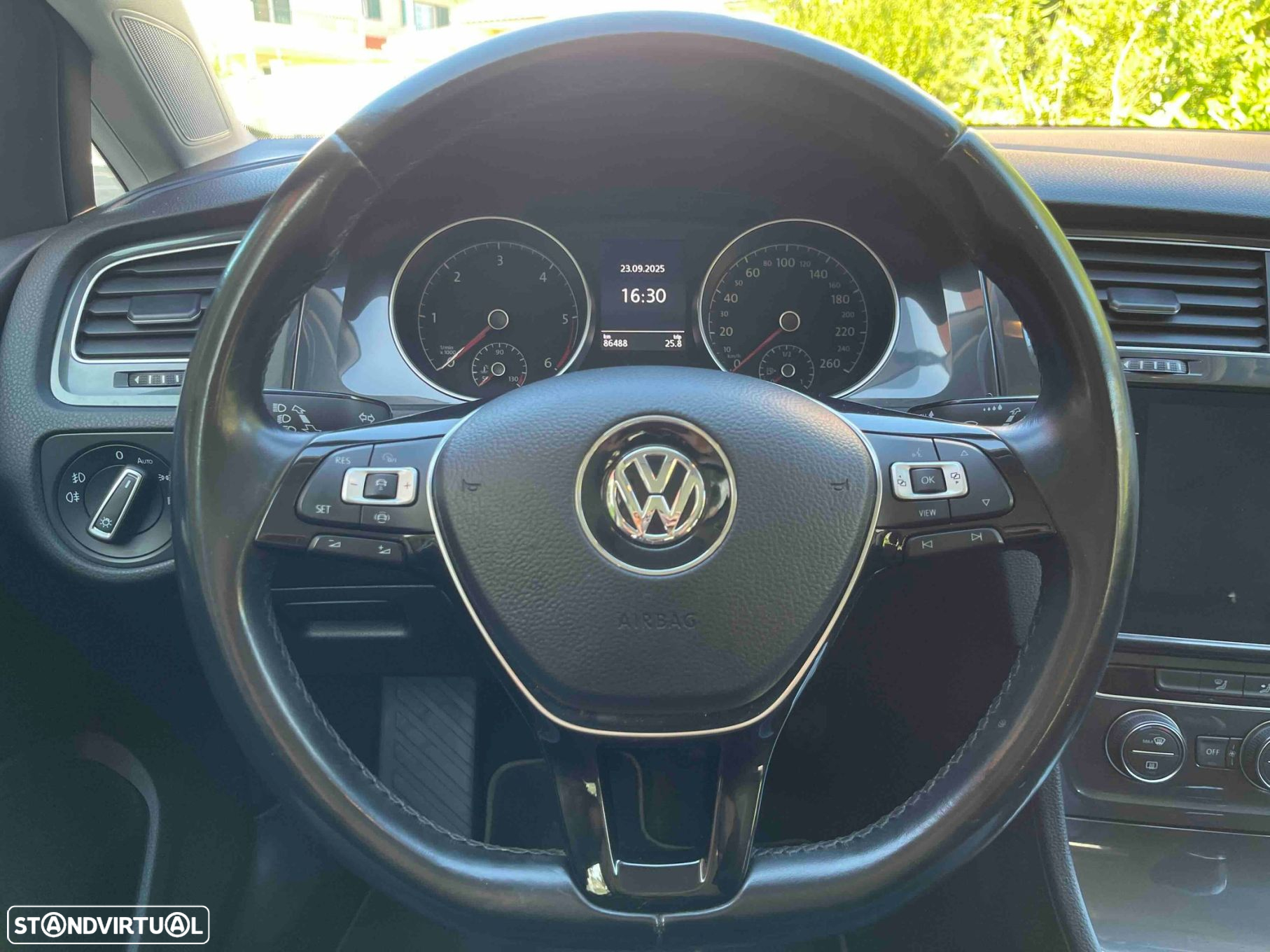 VW Golf 1.6 TDI Confortline - 37