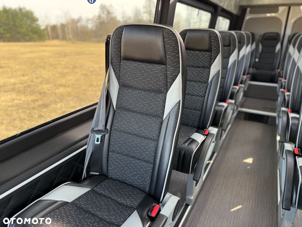 Mercedes-Benz Sprinter 517 - 25