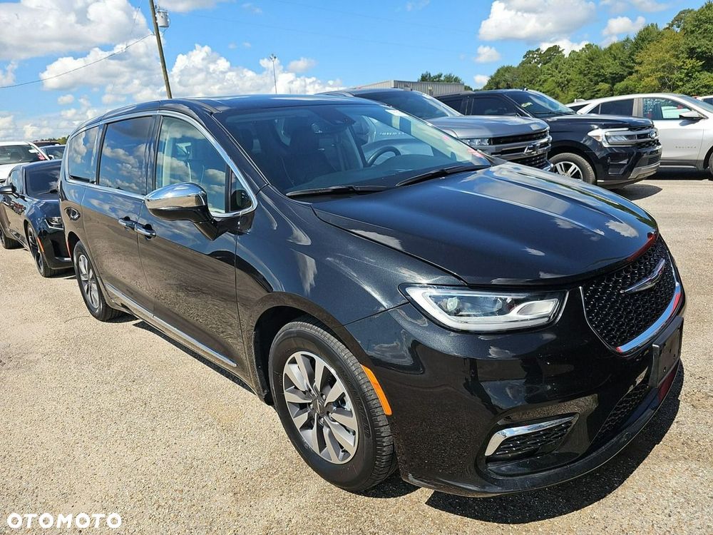 Chrysler Pacifica - 2