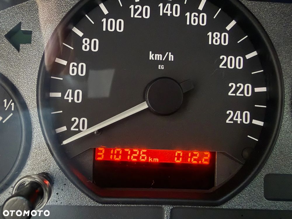 BMW Seria 3 323i - 21