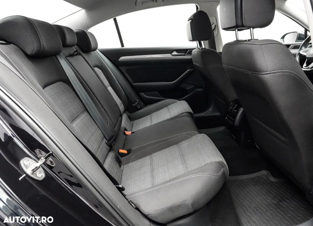 Volkswagen Passat 2.0 TDI DSG Comfortline - 16