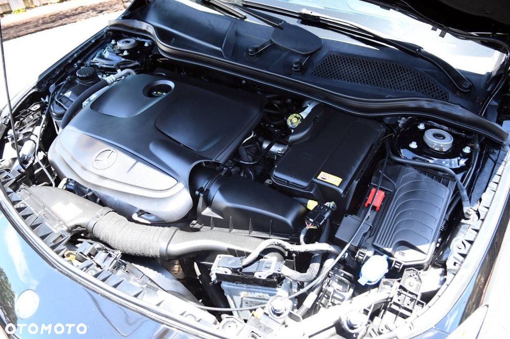 Mercedes-Benz CLA 250 7G-DCT - 20