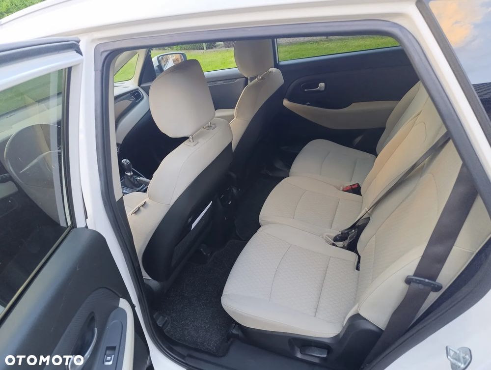 Kia Carens - 25