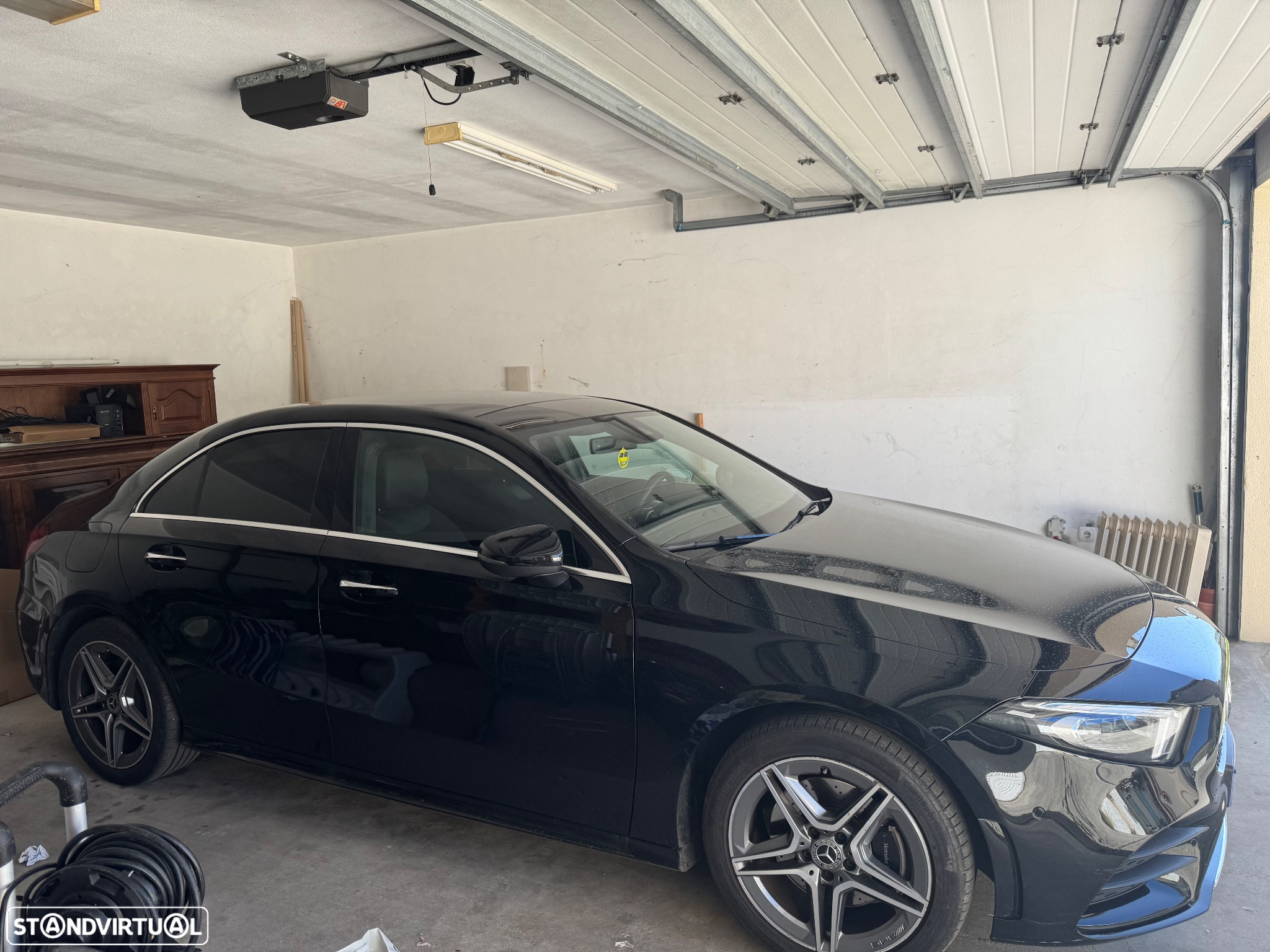Mercedes-Benz A 250 Limousine e AMG Line - 3