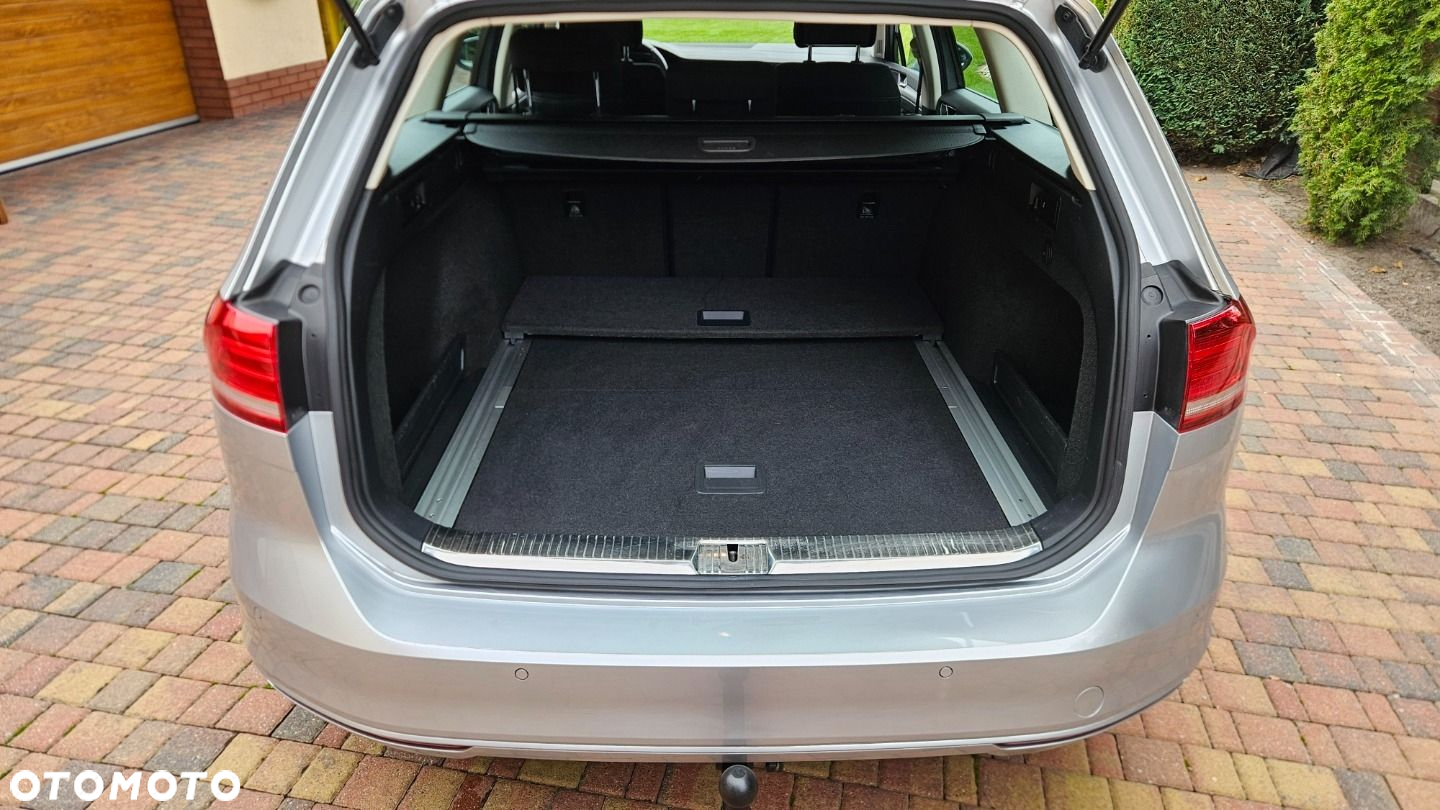 Volkswagen Passat Variant 2.0 TDI SCR DSG Elegance - 23