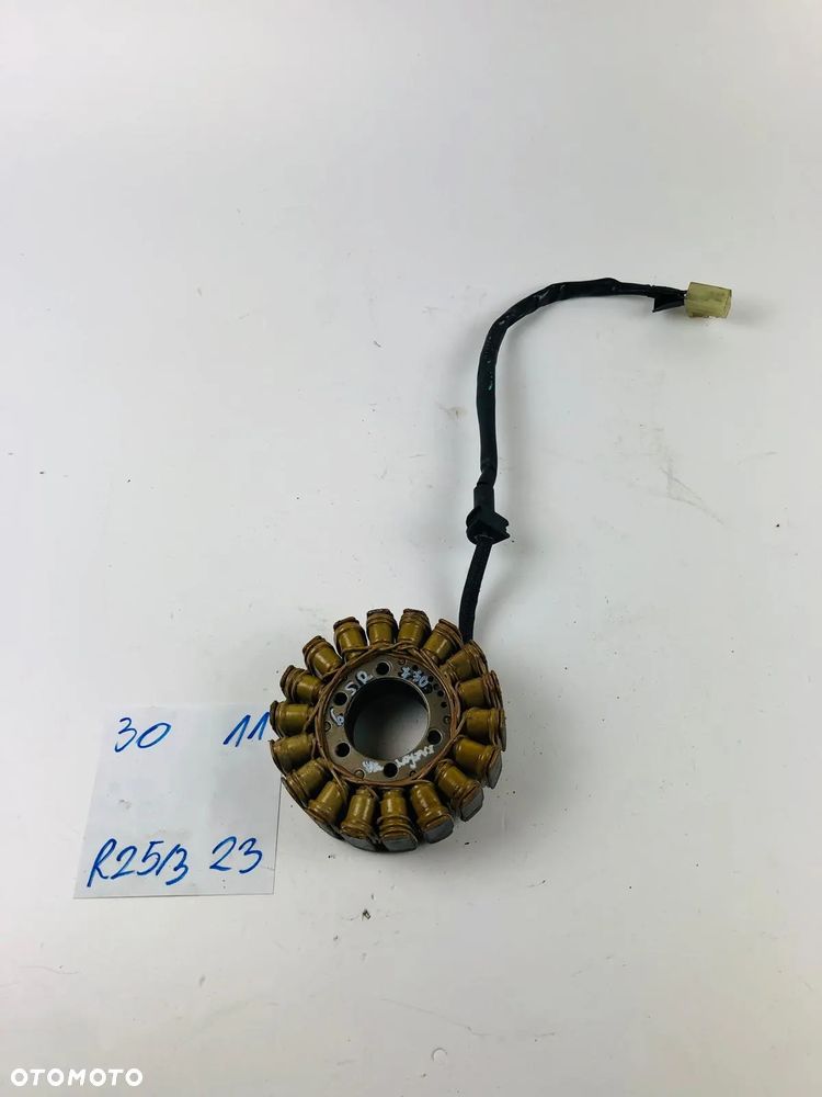Suzuki GSR 750 11-16 Stojan Stator Iskrownik