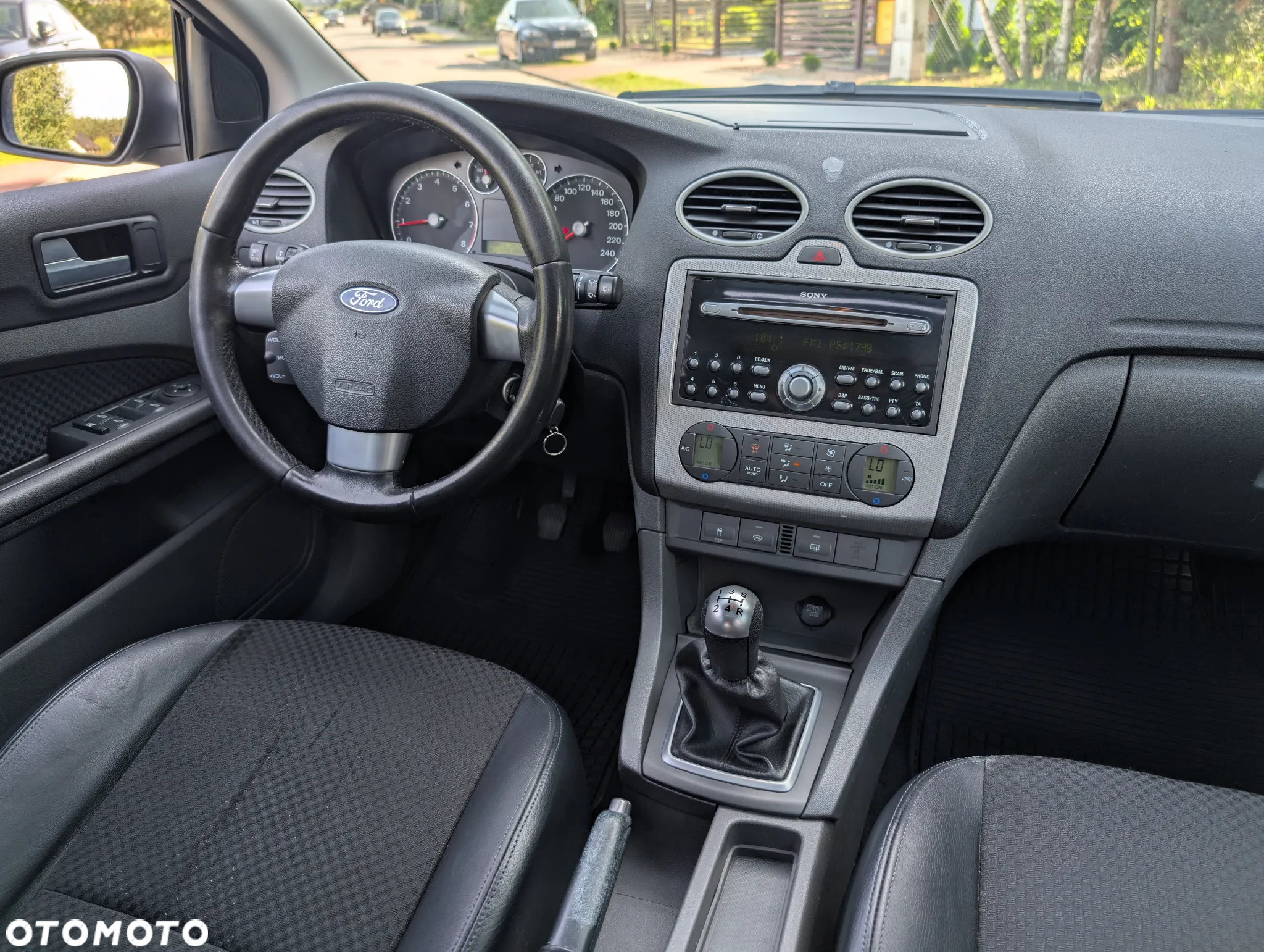 Ford Focus 1.6 16V Ghia - 8