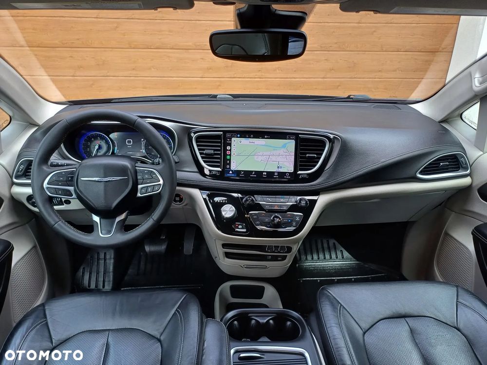 Chrysler Pacifica - 11
