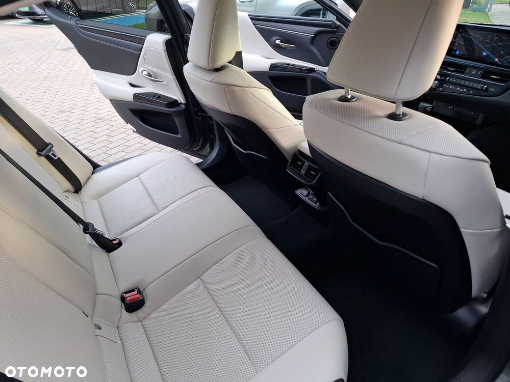 Lexus ES 300h Business Edition - 17