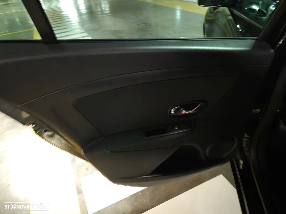 Renault Mégane Sport Tourer 1.5 dCi Limited SS - 32