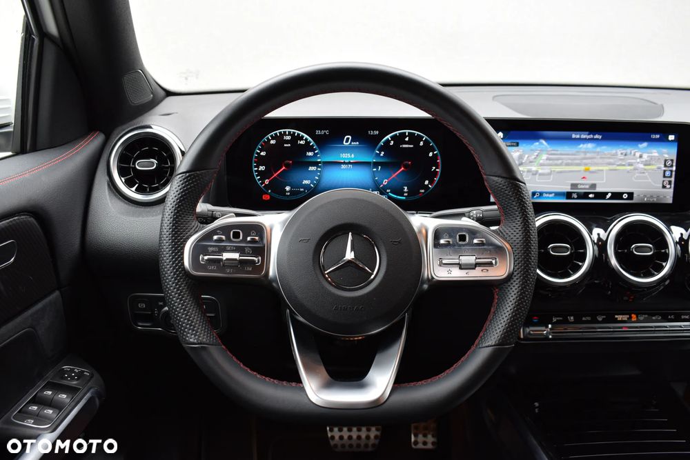 Mercedes-Benz GLB 200 4-Matic AMG Line 8G-DCT - 17