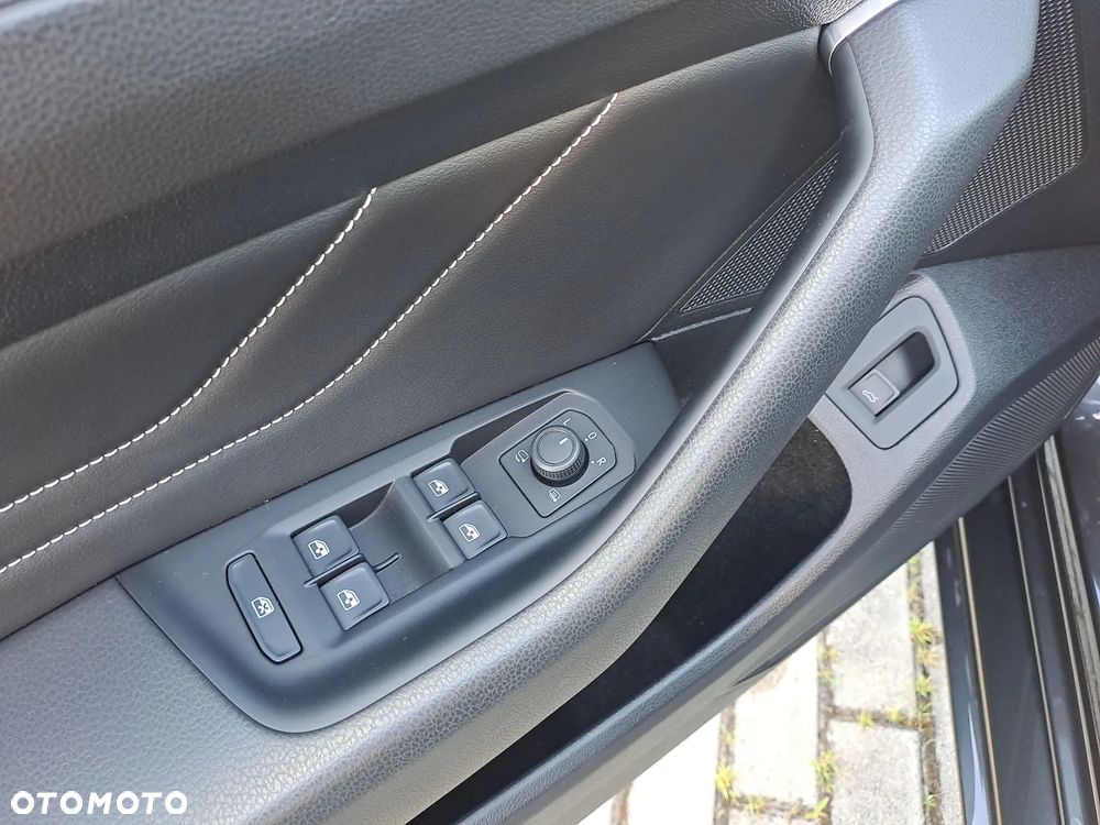 Volkswagen Passat 2.0 TSI Business DSG - 22