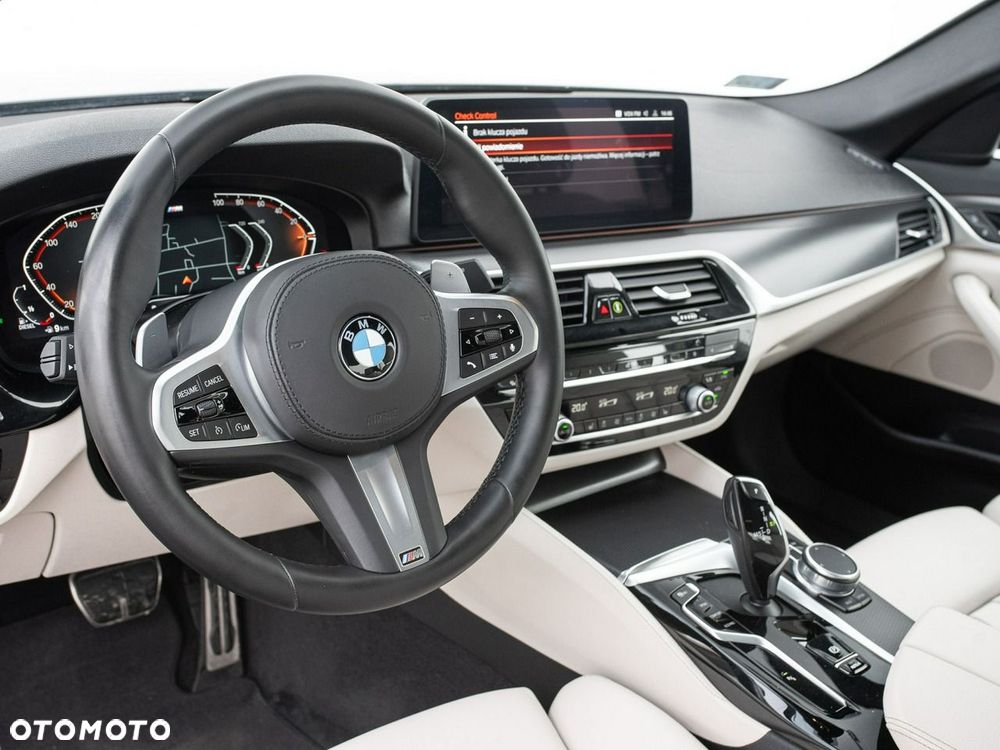 BMW Seria 5 530d xDrive mHEV M Sport sport - 7