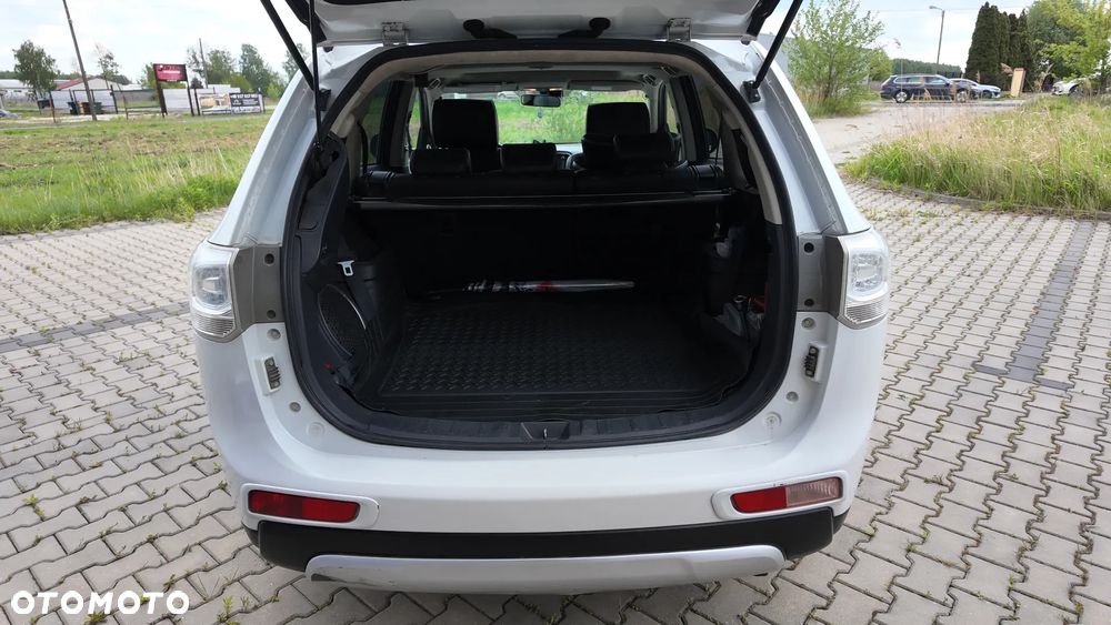 Mitsubishi Outlander 2.2 DID Instyle Navi 4WD - 14