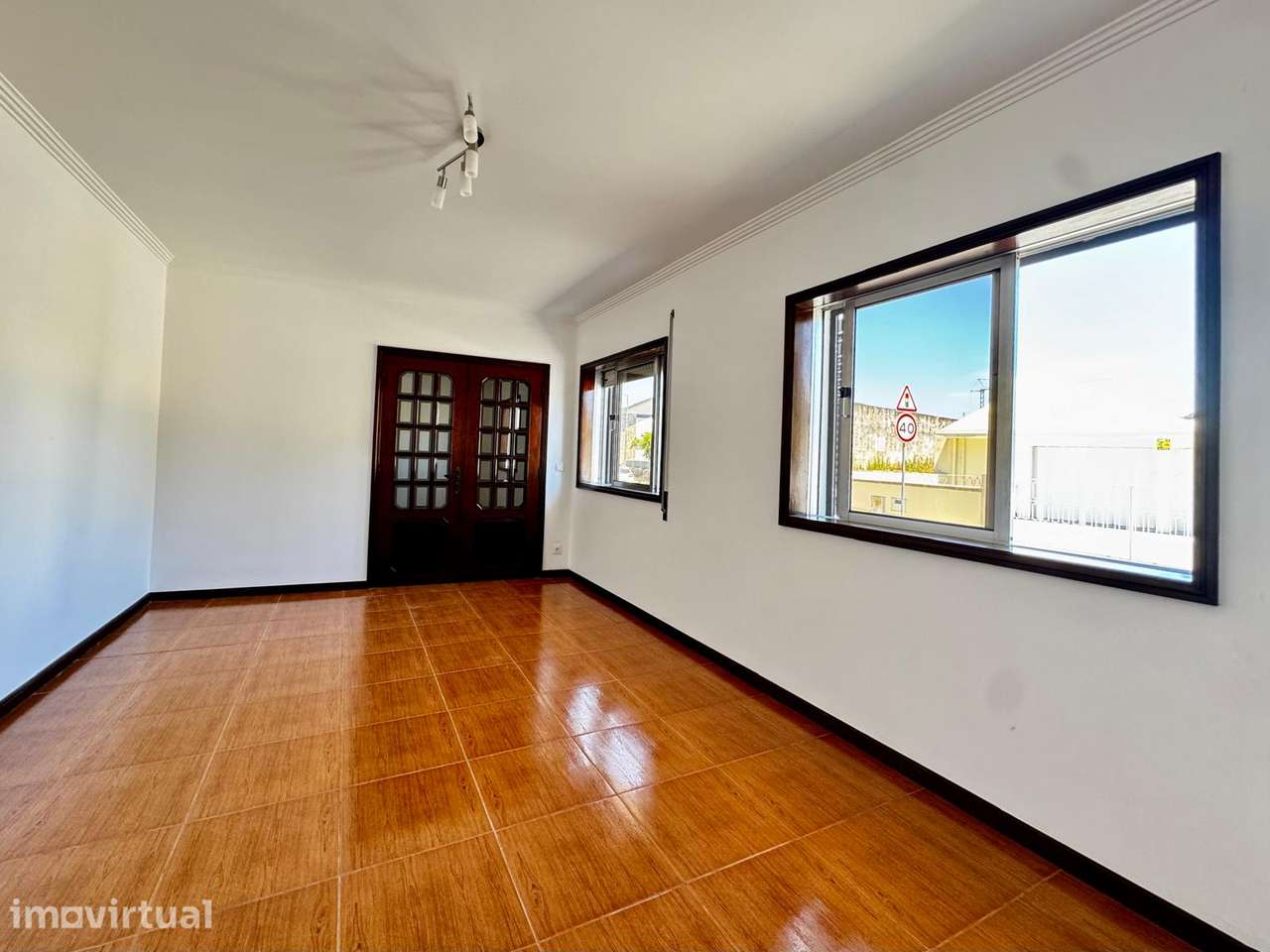 Moradia T5 Remodelada em Escapães - Grande imagem: 5/37
