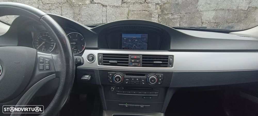 BMW 320 d Sport - 19