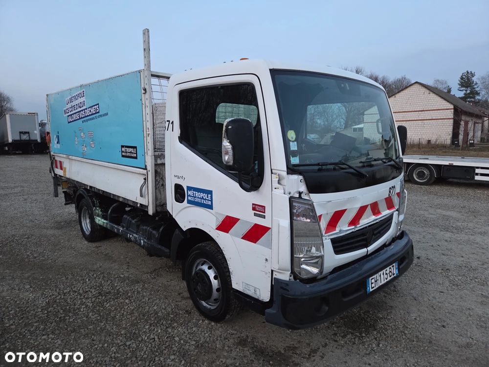 Renault Maxity Cabstar - 22