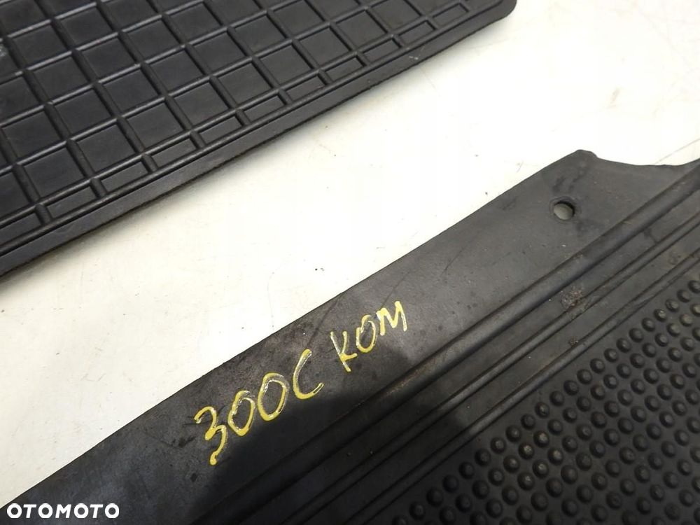 DYWANIKI CHRYSLER 300C KOMBI - 2