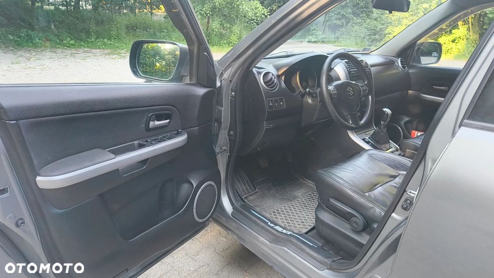 Suzuki Grand Vitara 2.0 - 12