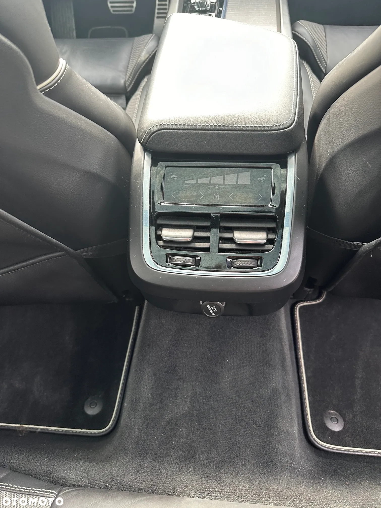 Volvo V60 D4 R-Design - 29