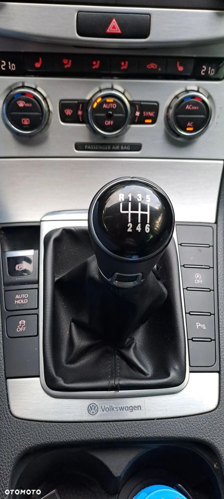 Volkswagen Passat 2.0 TDI DPF Highline - 17