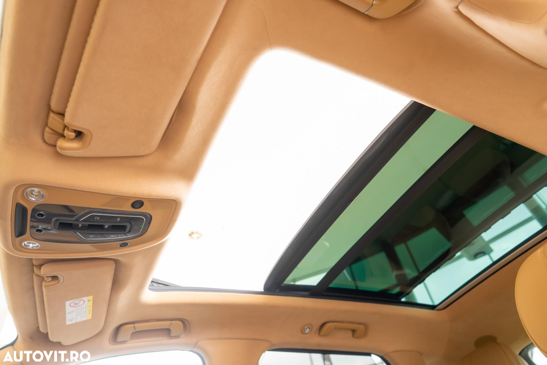 Bentley Bentayga Azure - 7
