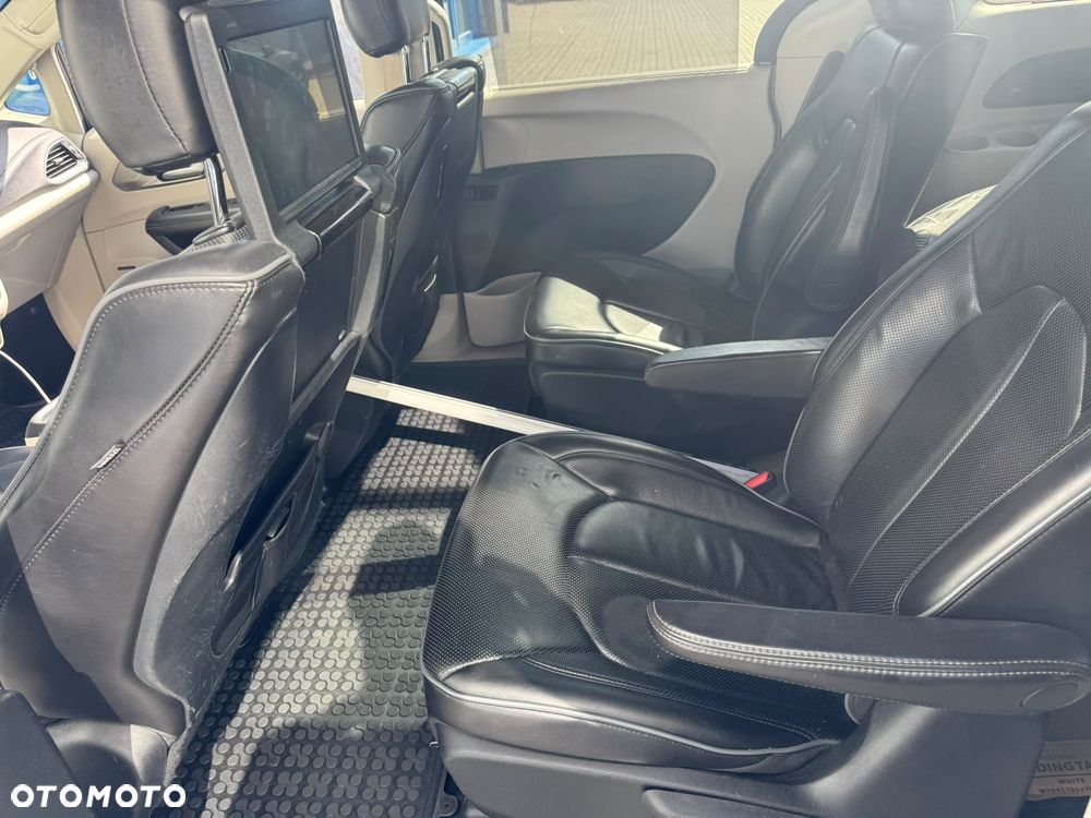 Chrysler Pacifica - 12