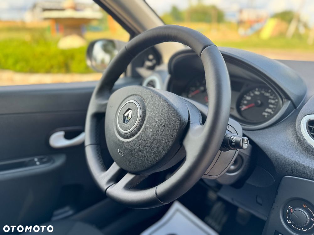 Renault Clio 1.2 16V 75 Yahoo - 16
