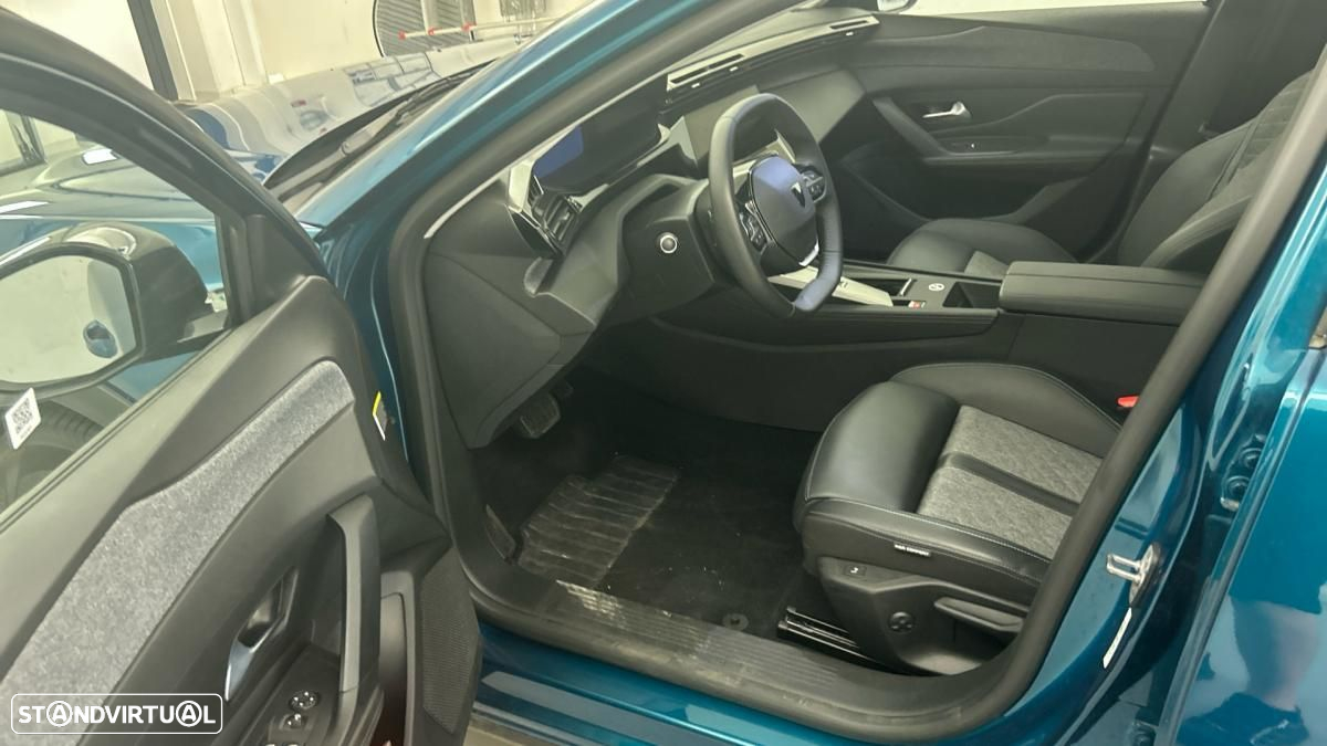 Peugeot 408 - 4