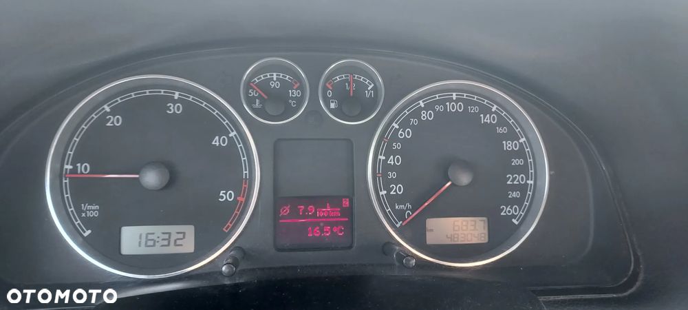 Volkswagen Passat 1.9 TDI 4Mot Highline - 9
