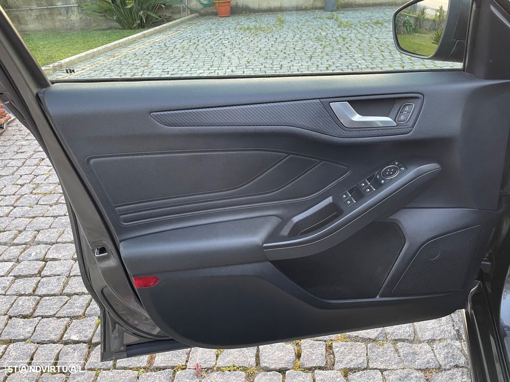 Ford Focus 1.0 EcoBoost ST-Line X - 12