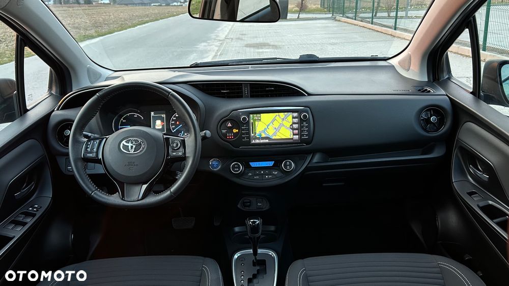 Toyota Yaris Hybrid 100 Business Edition - 20