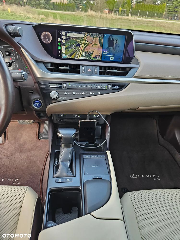 Lexus ES 300h Business Edition + - 11