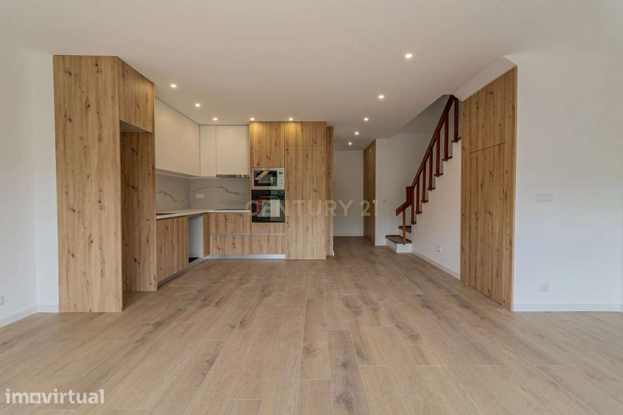 T3 Duplex Remodelado com Garagem e Elevador – Braga - Grande imagem: 4/25
