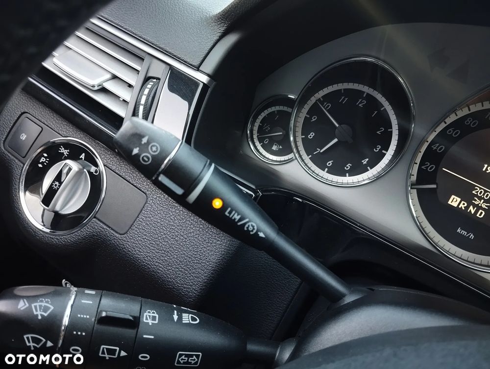 Mercedes-Benz Klasa E 250 CGI BlueEffICIENCY Avantgarde - 32