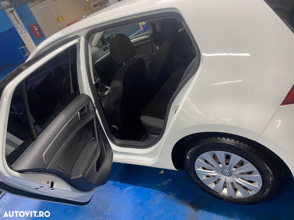 Volkswagen Golf 1.6 TDI BMT Comfortline - 12