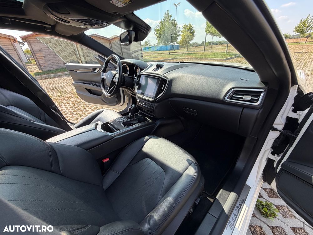 Maserati Ghibli GranLusso - 21
