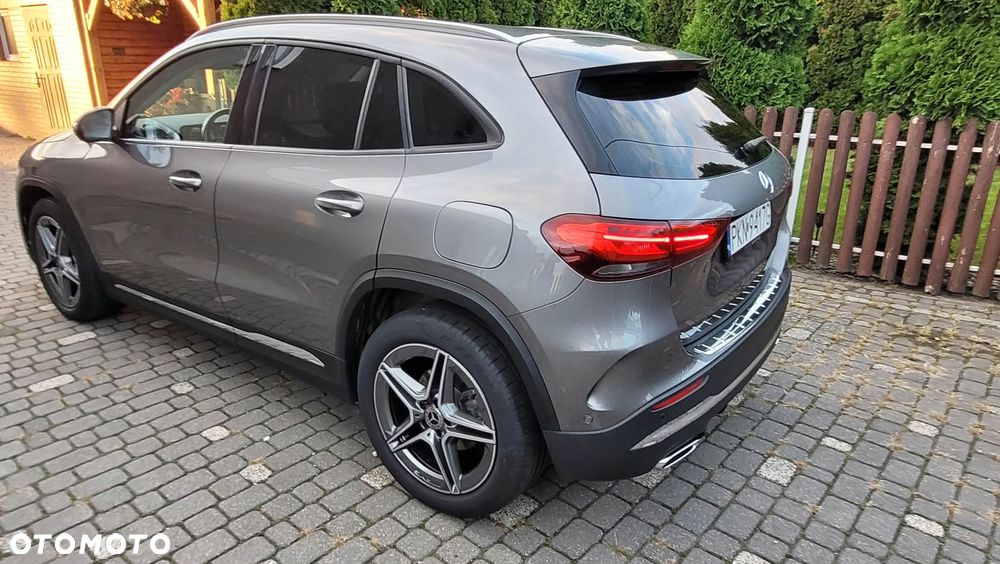 Mercedes-Benz GLA 180 d AMG Line - 4