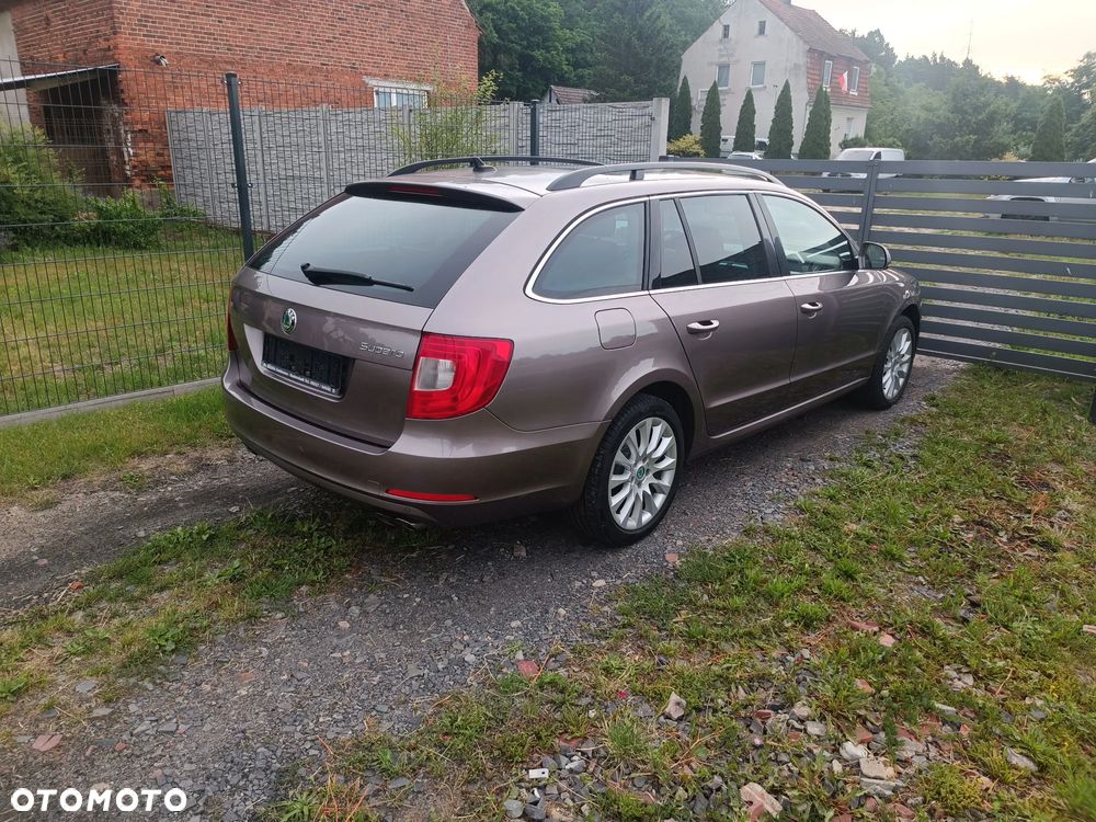 Skoda Superb 2.0 TSI DSG Exclusive - 10