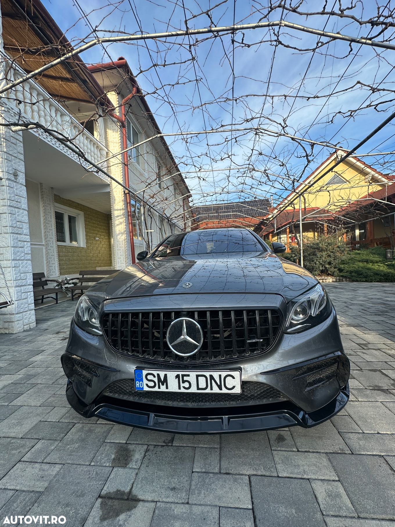 Mercedes-Benz E - 33