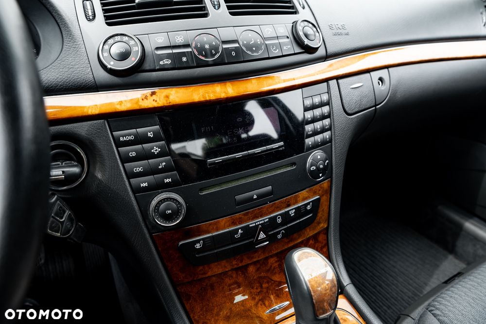 Mercedes-Benz Klasa E 200 Kompressor Automatik Elegance Sport Edition - 34
